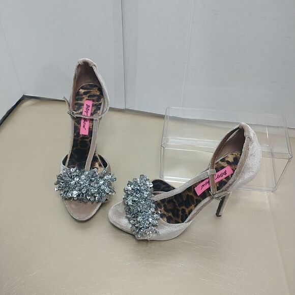 Betsey Johnson Impress SZ 8.5 Velvet T Strap D'Orsay Peep Toe Buckle Heel - Picture 9 of 10